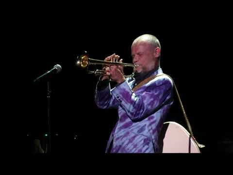 Flea - Multitasking Man (Trumpet, Bass, Pedals and Emotion!)