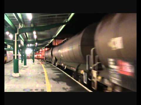 37423 on the 'Glowex' and 37610 on 6Z23 at Carlisle. 09/01/12.