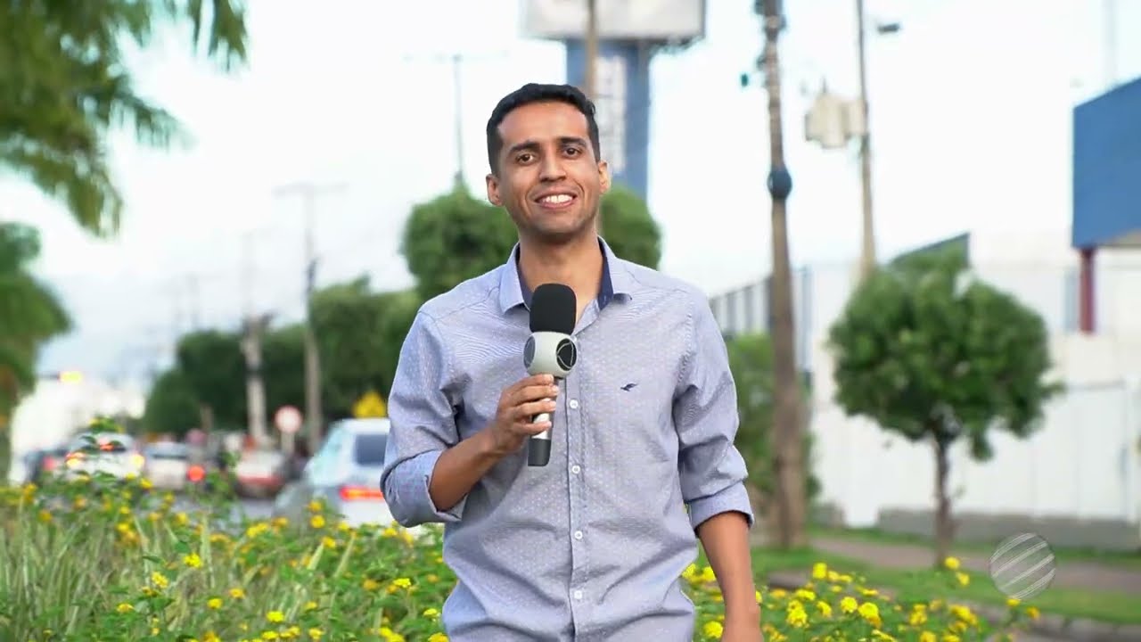 FLORES EM ROTATÓRIA NA AVENIDA GOIÁS ATRAPALHAM VISIBILIDADE DE MOTORISTAS