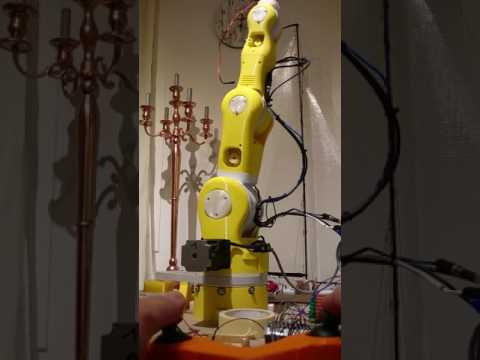 BCN3D-MOVEO moves now remote controlled.