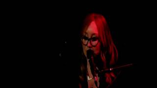 Tori Amos - Fire On The Side/Oysters (live)