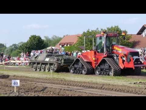 CASE Steiger STX 440 vs Jaguar Panzer Tank :)