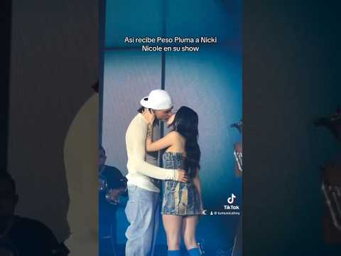 Featherweight welcomes Nicki Nicole to his show at the WiZink Center in Madrid