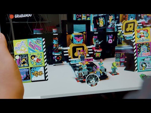 Vídeo relacionado con LEGO 43115 VIDIYO The Boombox, Creador de Vídeos Musicales de Juguete, App Realidad Aumentada, Set con 4 Mini Figuras