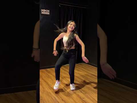 Makhna - #bollywood #oldsong #govindasongs #viralvideo #explore #danceindia #shorts #trend #fyp