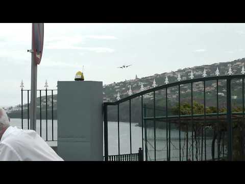 TAP / A319 spectacular landing @ Funchal, Madeira 28.10.2014