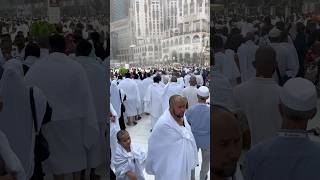 Download lagu The area around the Masjid al-Haram is very crowded. mp3