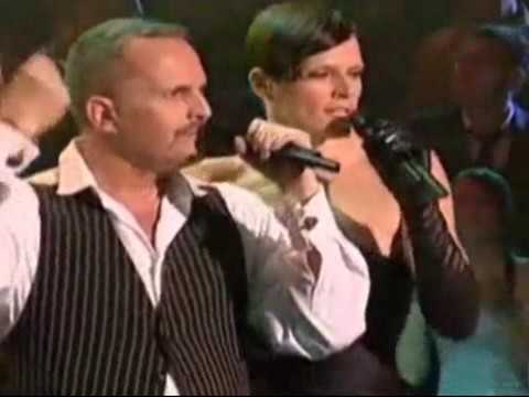 Miguel Bosé y Bimba Bosé   Como Un lobo
