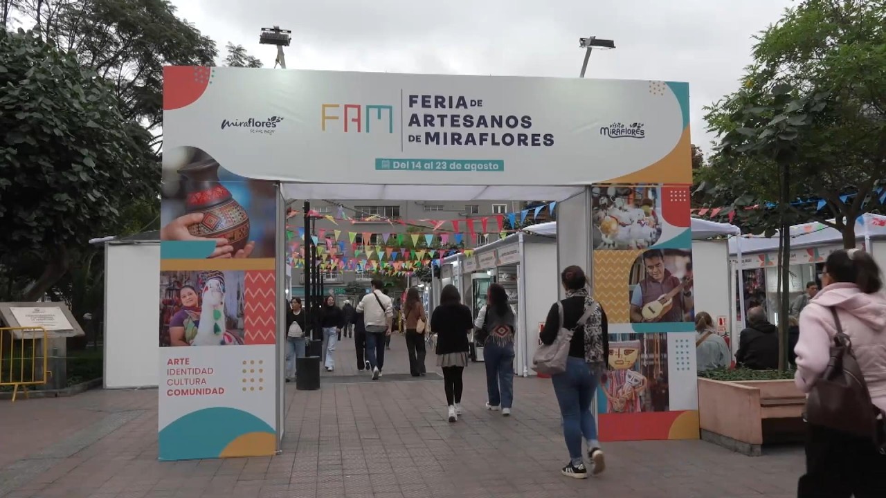 Artesanos realzan trabajos hechos a mano durante feria en capital de Perú