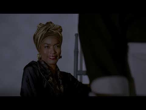 Marie Laveau gets killed by Madame LaLaurie (American Horror Story: Coven - S03E11 & 12)