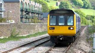 preview picture of video 'A Class 142 Pacer arrives at Hathersage'