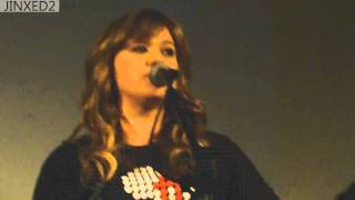 Kelly Clarkson - I'll be home for Christmas - Banter - A Night for Hope 2010