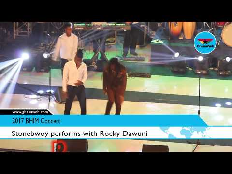 Rocky Dawuni joins Stonebwoy to perform 'Savage'