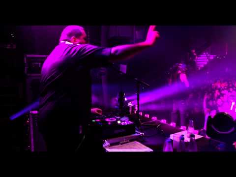 07 - Alianza no trata Feat Daddy Cobra (LIVE SALA HEINEKEN -END OF TOUR-  MADRID 2011)