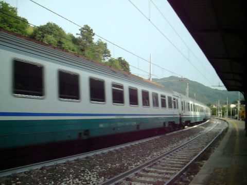 E402 B +IC 592 Roma Termini-Trieste Centrale in transito a Vernio in piena accellerazione