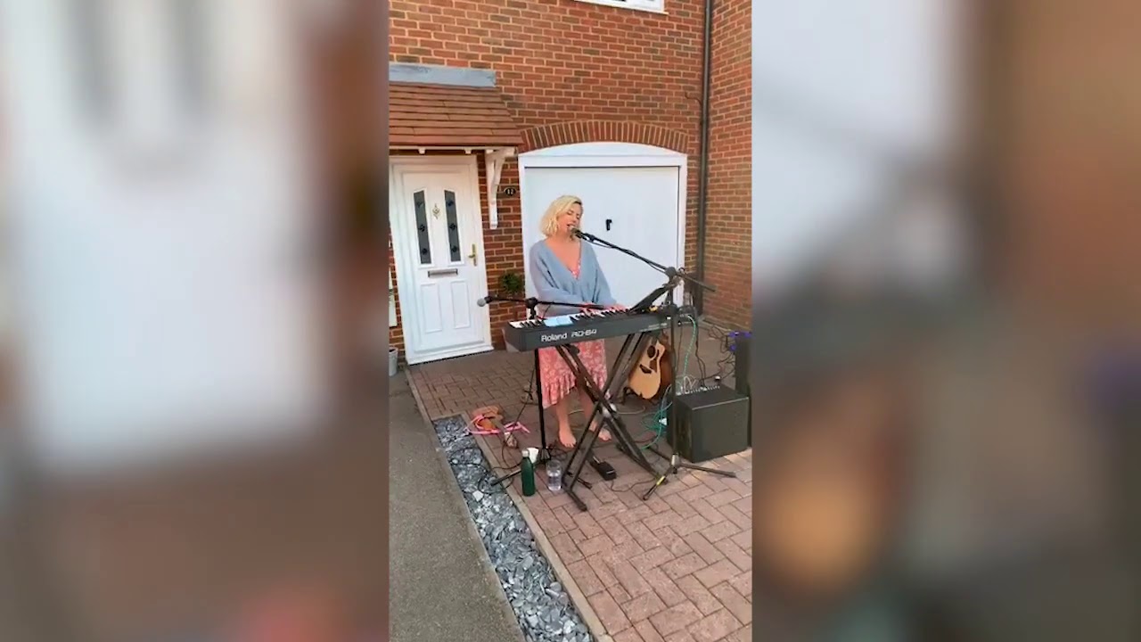 Video Florence Smith Singer / Guitarist / Pianist / Ukelele London