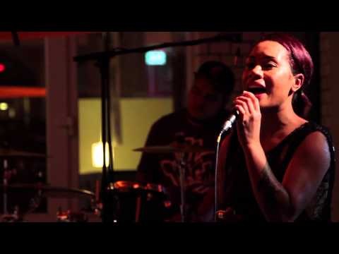 Iva Lamkum - Live at the Michelberger Hotel