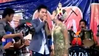 Download lagu 24 Gery Istri Soleha Special Pernikahan Gery Mahesa  u0026 Mega   YouTube mp3