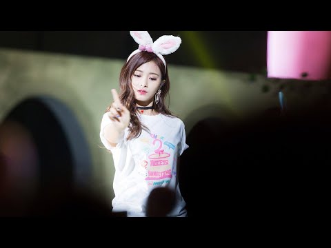 Twice Tzuyu Adorable style on stage Kpop 171025