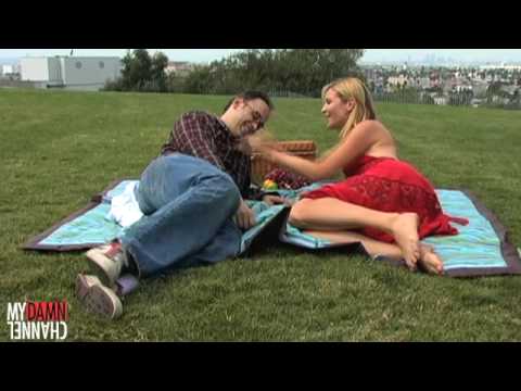 Wainy Days是一個網路視頻系列大衛·韋恩主演的網站 (Wainy Days #9: Dorvid Days - REMASTERED!)