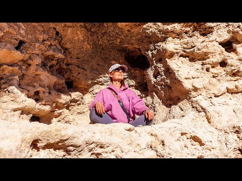 MORADIAS ANTIGAS DO PENHASCO - VOCÊ NÃO VAI ACREDITAR NO QUE ESTÁ DENTRO!