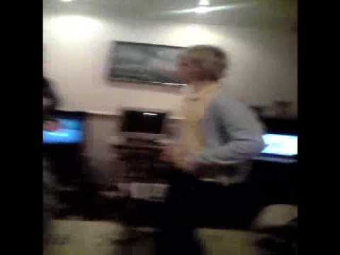 Funny dance to Tony de Vit song