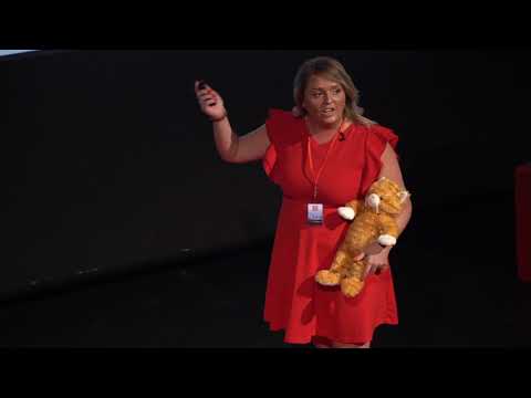 The Travelling Cat | Chloe Gosiewski | TEDxCasnewydd