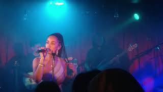 Jorja Smith - No Scrubs (by TLC) (18.04.28)