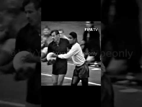 Yashin vs legends#yashin#goalkeeper#vintagefootball#ballondor#garrincha#eusébio#puskas#pele#viral