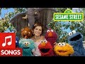 Sesame Street Elmo And Martina McBride Sing About Pretending