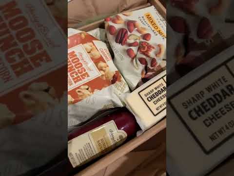 Unboxing Harry & David Gift Box with Wine!