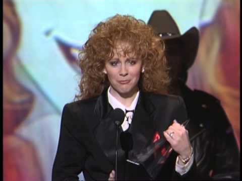Reba McEntire Wins Favorite Country Female Artist - AMA 1992