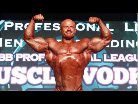 James Hollingshead: “How I kept my waist small while gaining mass.”