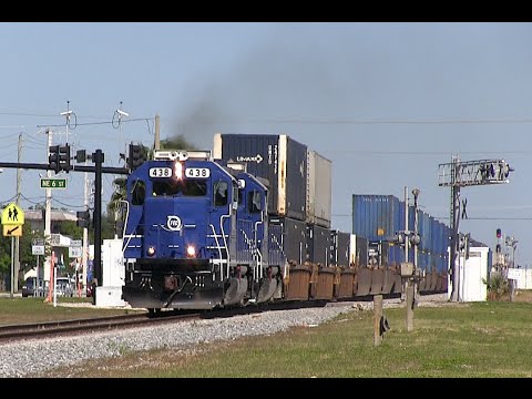 FEC 141 w/Dual "Retro" GP40-2s