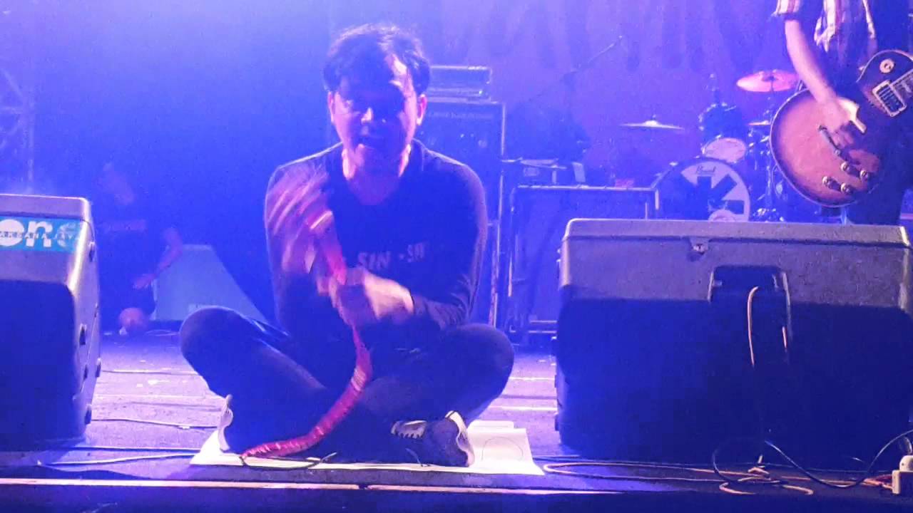 Alone at last- amarah senyum dan air mata