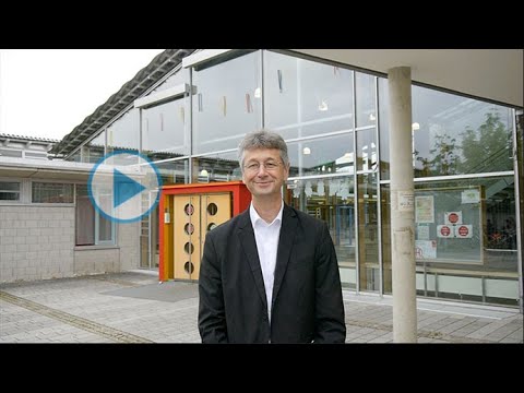 Kultusminister Prof. Dr. Michael Piazolo besucht Grundschule nach Corona-Pause - Bayern