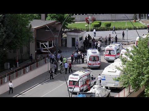 Τουρκία: Ένας νεκρός αστυνομικός και 13 τραυματίες από έκρηξη στην Γκαζιαντέπ