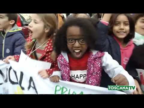 2019-03-15 FIRENZE - SCIOPERO CLIMA, 10 MILA PER CORTEO A SANTA CROCE