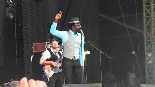 Aloe Blacc - Hey Brother (Live at V Festival 2011)