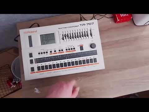 Roland TR-707 Rhythm Composer 1985 - White image 11