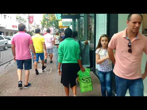 Il Signore benedica questo caro fratello di 80 anni che Predica il Vangelo nelle strade del Brasile