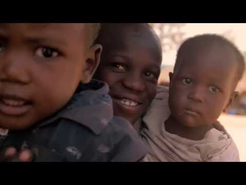L’impegno di Avsi: una maglietta a tre firme per aiutare i bimbi africani
