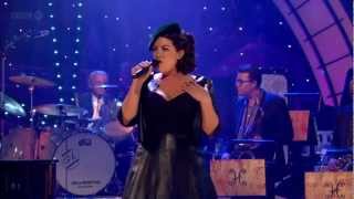 Caro Emerald - A Night Like This (Jools Annual Hootenanny 2012)