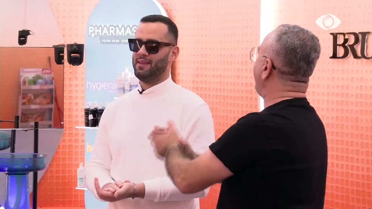 Ngrije kokën lartë moj.../ Stenaldo dhe Artani këndojnë, iu bashkohet dhe Miri