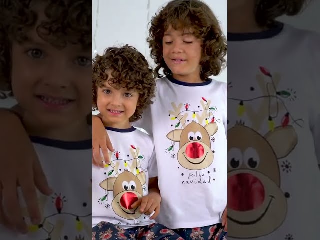 Vídeo relacionado con Camisa de duende de tiro con arco Familia Pijama a juego Grupo Navidad Camiseta sin Mangas
