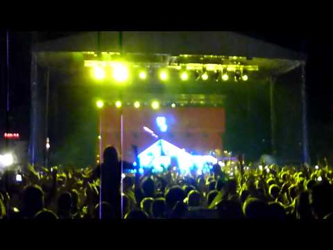 Tiesto @ Nessebar Stadium 2012 (HRS & Swanky Tunes vs. Red Carpet - The Edge Is Alright (Mashup))