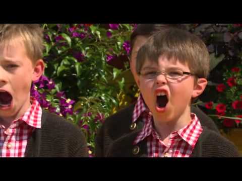 Tölzer Knabenchor - Hoch auf dem gelben Wagen & Wenn die bunten Fahnen wehen 2015