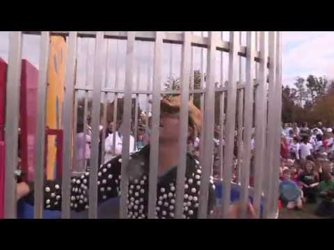 Principal, plus 1,500 Mentos, gets dunked into tank of Diet Coke