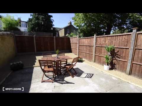 Large, 1-bedroom flat C with garden to rent in Hammersmith and Fulham area - Spotahome (ref 116506)
