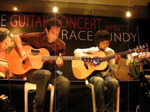 Trace Bundy & Sungha Jung playing Canon on Acoustic Guitar